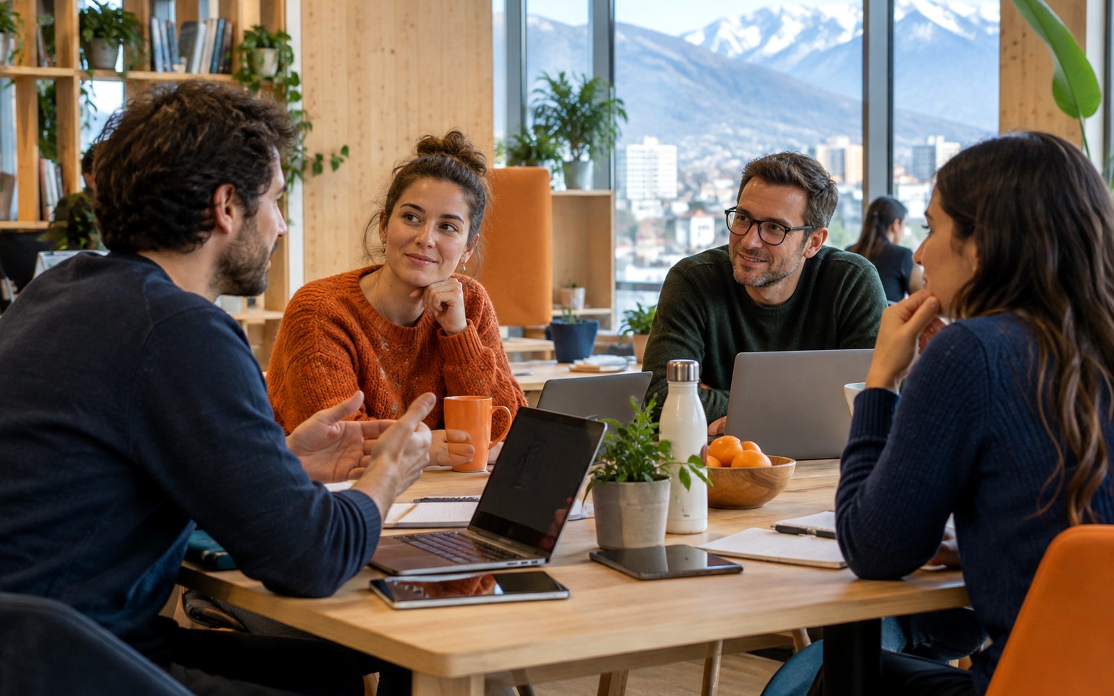 Entrepreneurs échangeant dans un coworking à Grenoble